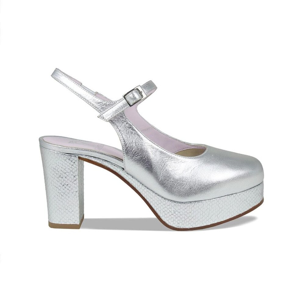 NWOT Sole Bliss Randy: Silver Heels with Metallic Finish and Textured Size 39